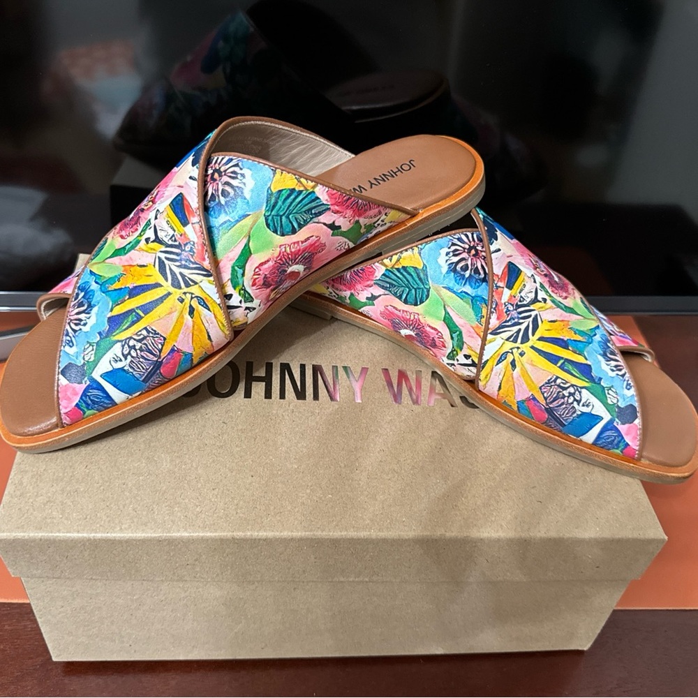 New in Box Johnny Was Slides 10 cross strap comfort sandals Layla unworn